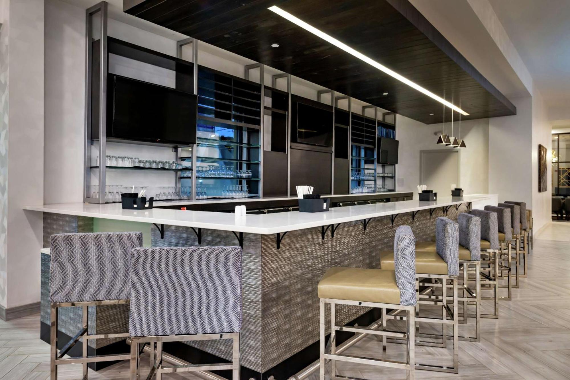 Hilton Garden Inn Columbia Downtown Экстерьер фото