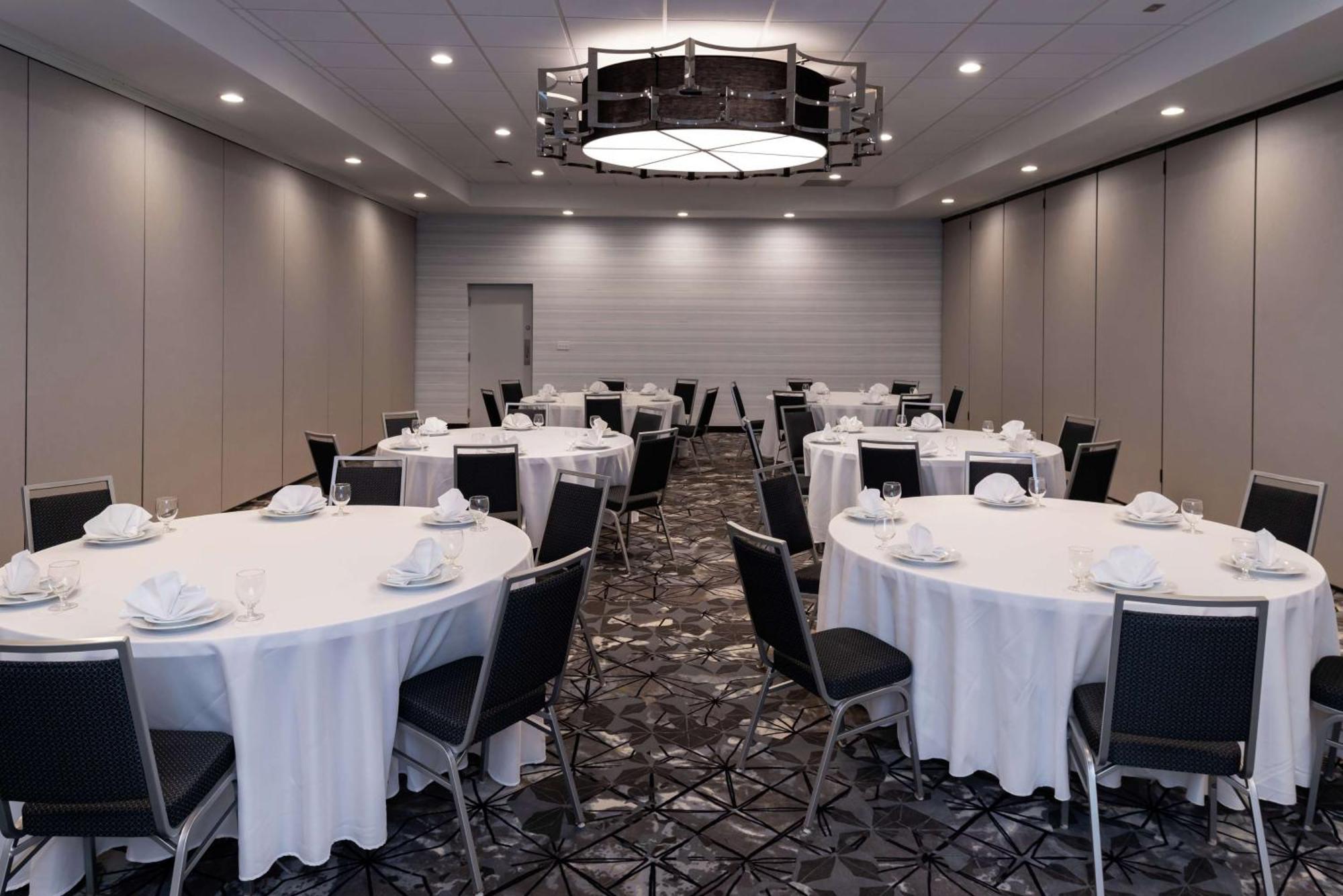 Hilton Garden Inn Columbia Downtown Экстерьер фото