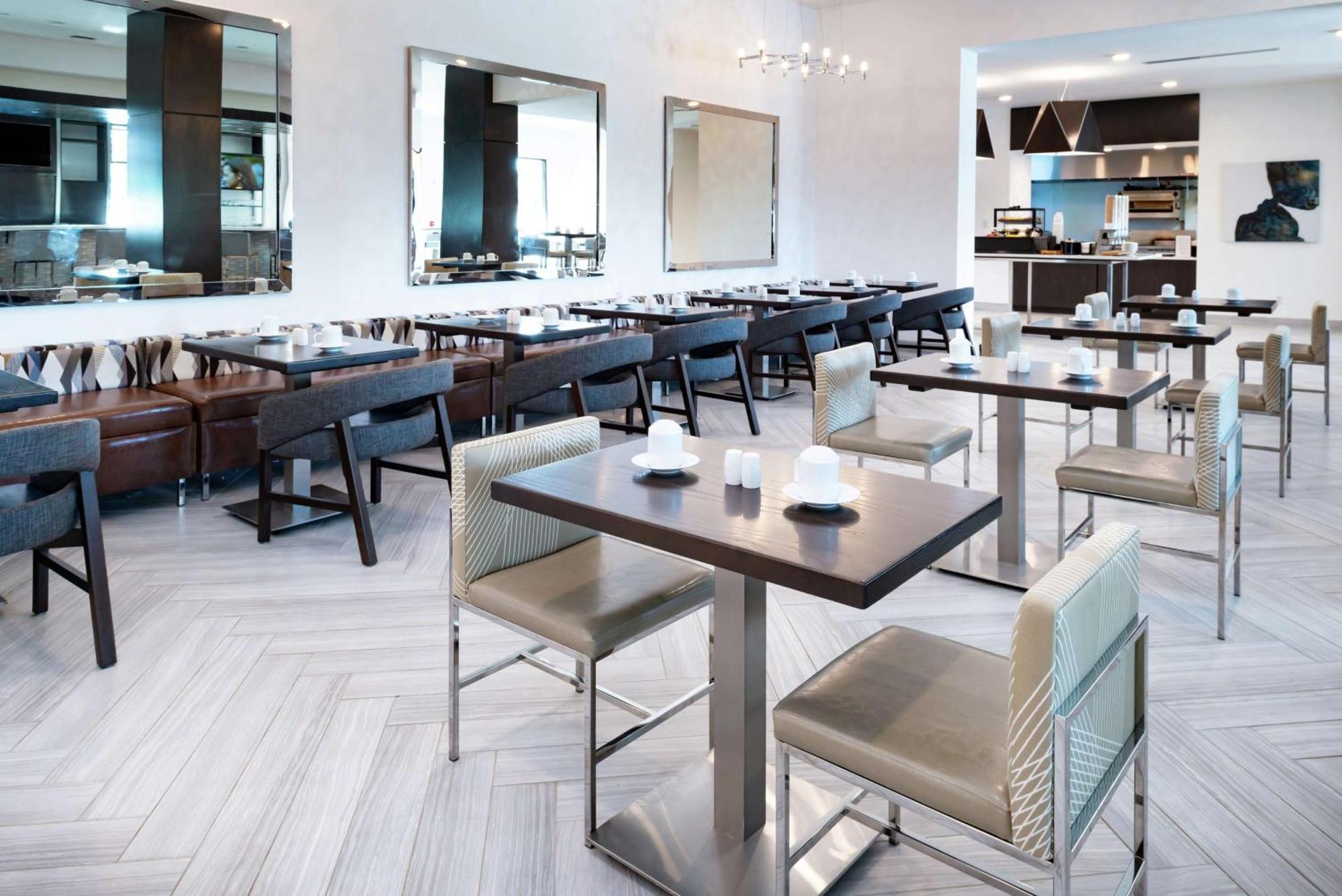 Hilton Garden Inn Columbia Downtown Экстерьер фото